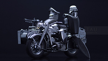 Масштабная модель мотоцикла Zundapp из серебра.