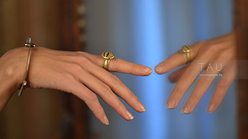 Необычное кольцо из золота фото.