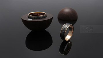 Красивые и практичные обручальные кольца из дамасской стали.