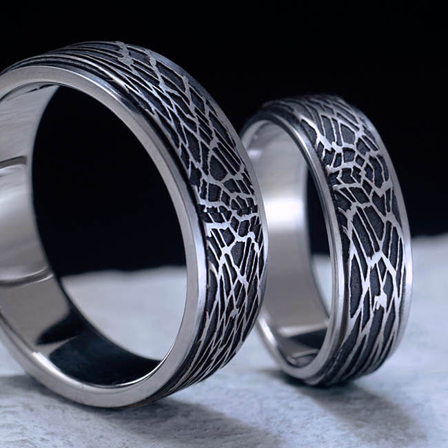 Обручальные кольца из титана и дамасской стали