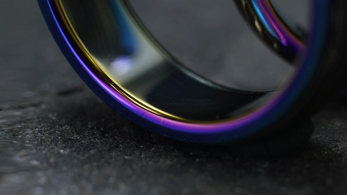 Цветное обручальное кольцо