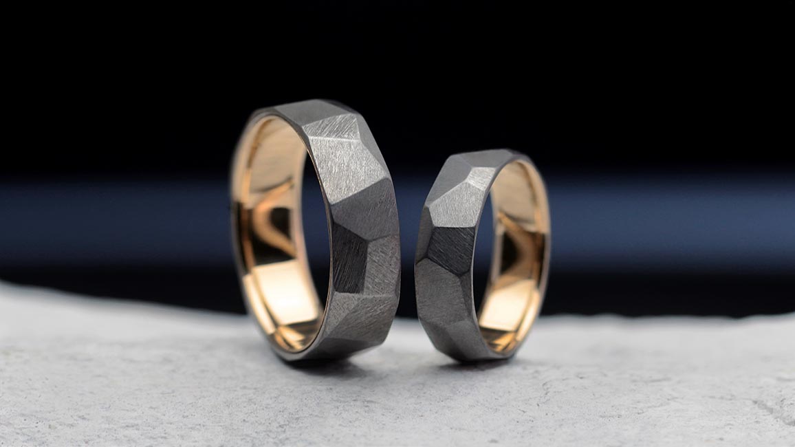 Граненые обручальные кольца из титана