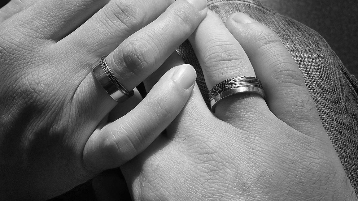 Кольцо из титана и дамасской стали