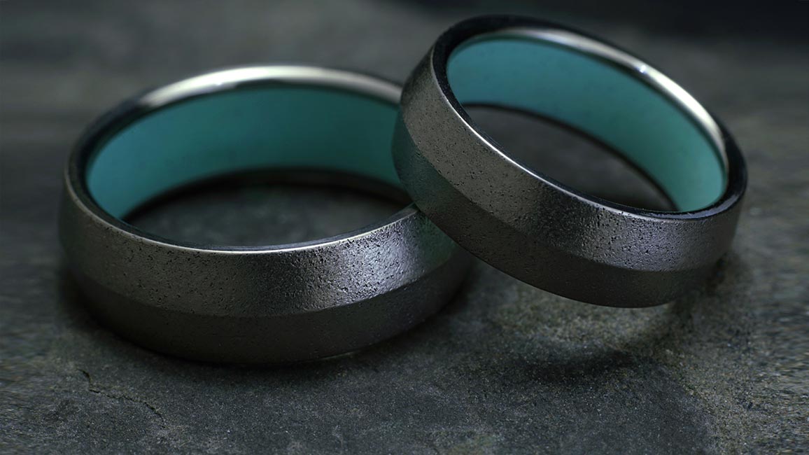 Кольца из золота и цветной керамики