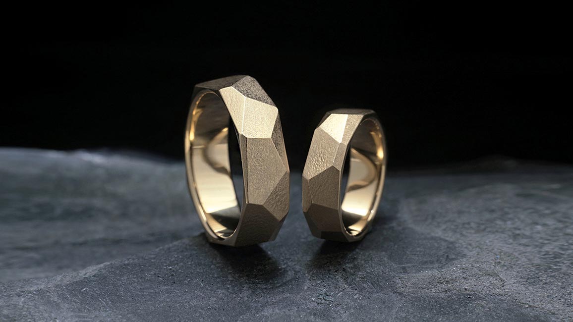 обручальные кольца с гранями золото