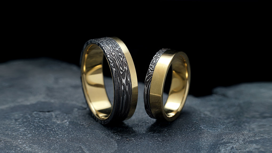 Темные обручальные кольца из титана