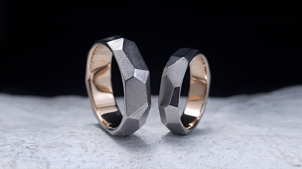 Парные обручальные кольца с гранями